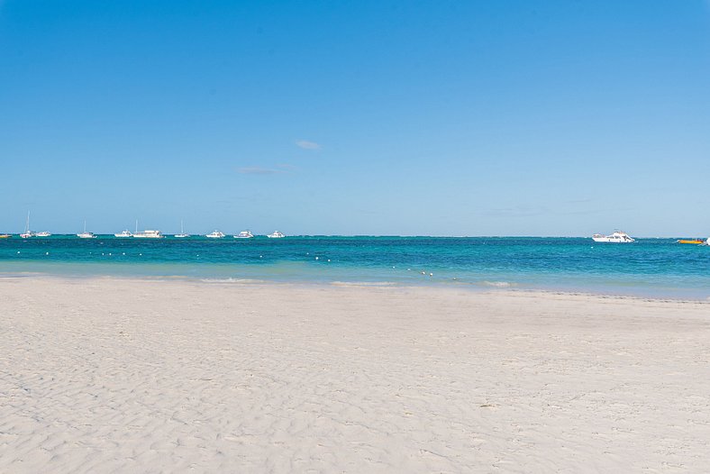 A 4 minutos de la playa con piscina y gym