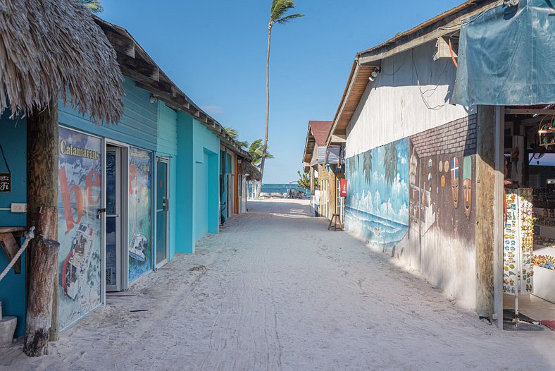 A 4 minutos de la playa con piscina y gym