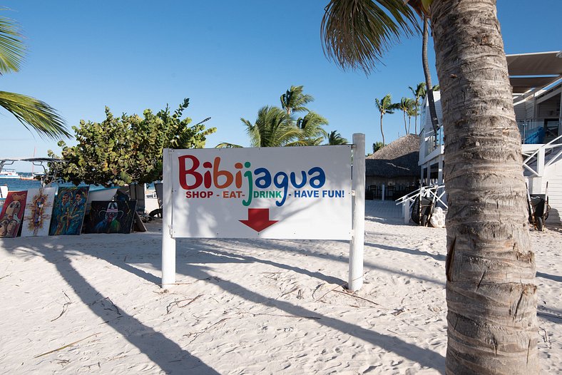 A 4 minutos de la playa con piscina y gym