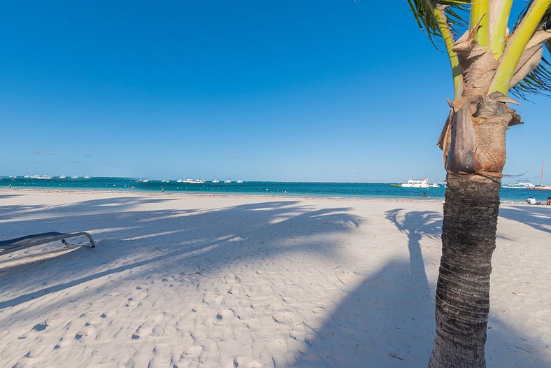 A 4 minutos de la playa con piscina y gym