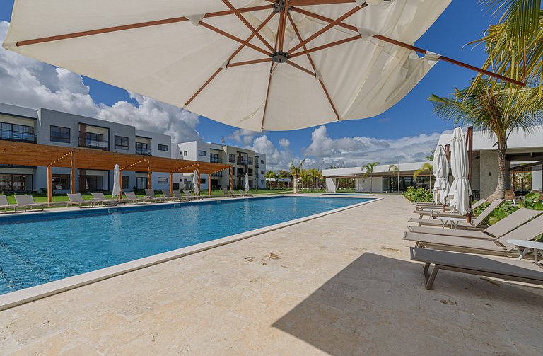 Apartamento vista a piscina, gym y cerca de playa