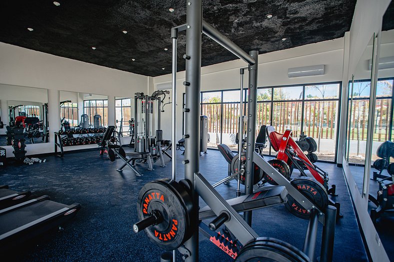 Cerca de la playa con piscina y gimnasio