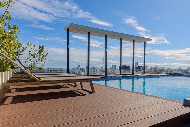 Elegancia lujo y piscina en el centro de la ciudad