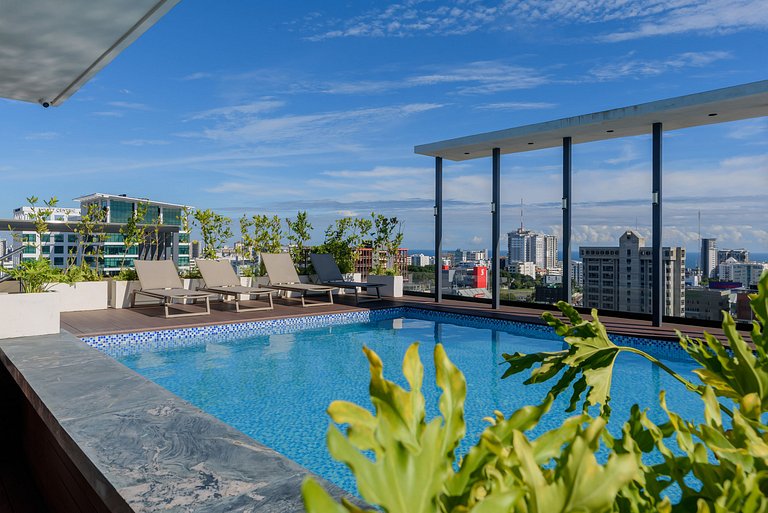 Elegancia lujo y piscina en el centro de la ciudad