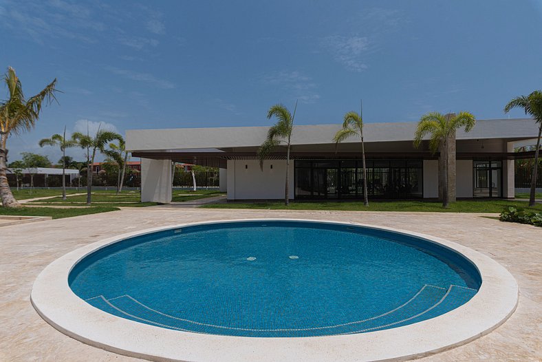 Lujo, piscina y gimnasio, cerca de la playa