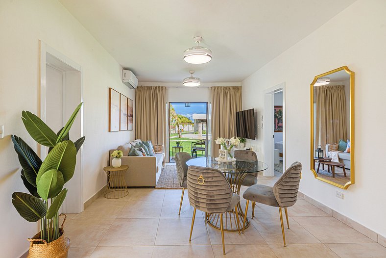 Primer nivel vista a la piscina dos habitaciones