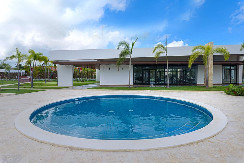 Primer nivel vista a la piscina dos habitaciones