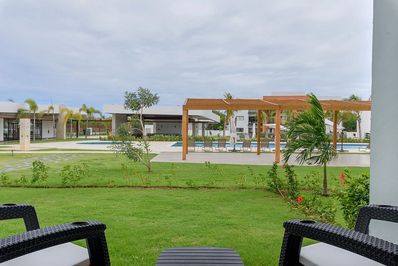 Primer piso vista piscina gimnasio cerca de playa