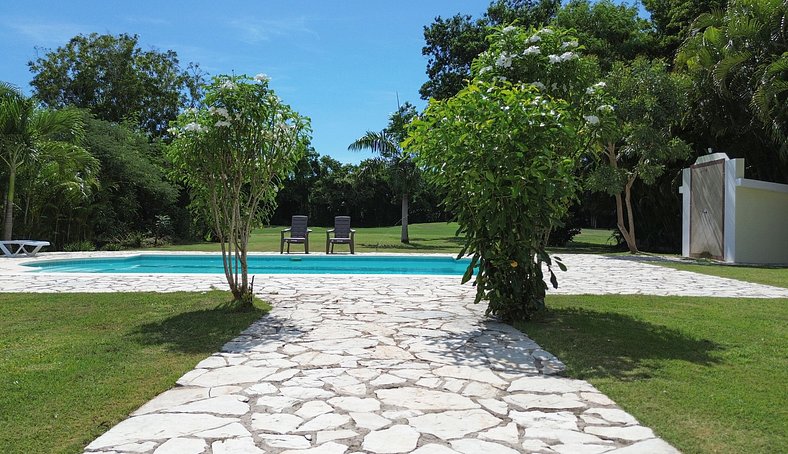 Villa con piscina y vista al campo de golf