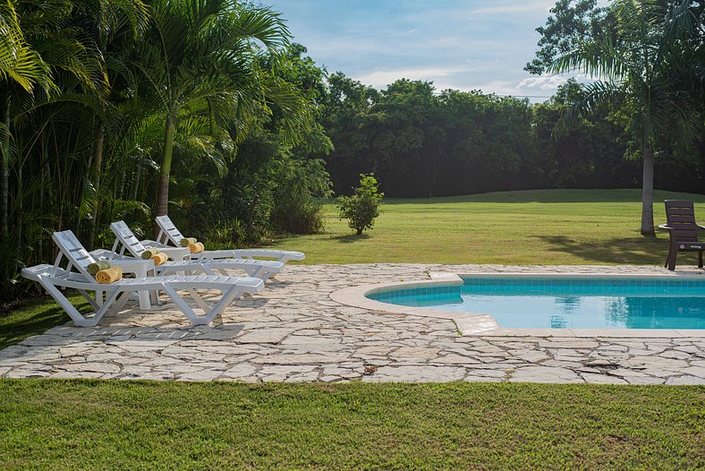 Villa con piscina y vista al campo de golf